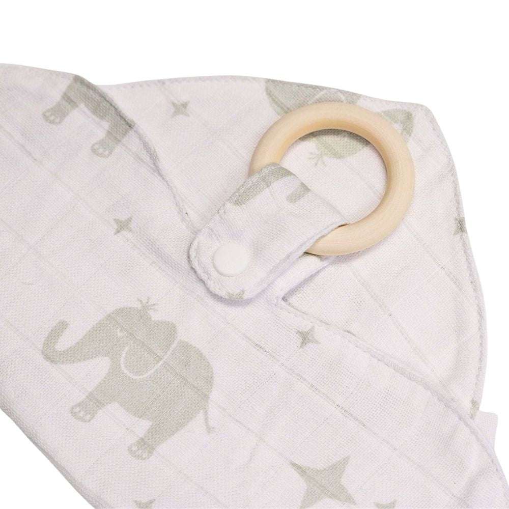 Muslinz Mini Muzi - Elephant. White muslin blanket with gray elephant and star pattern and a wooden teething ring.