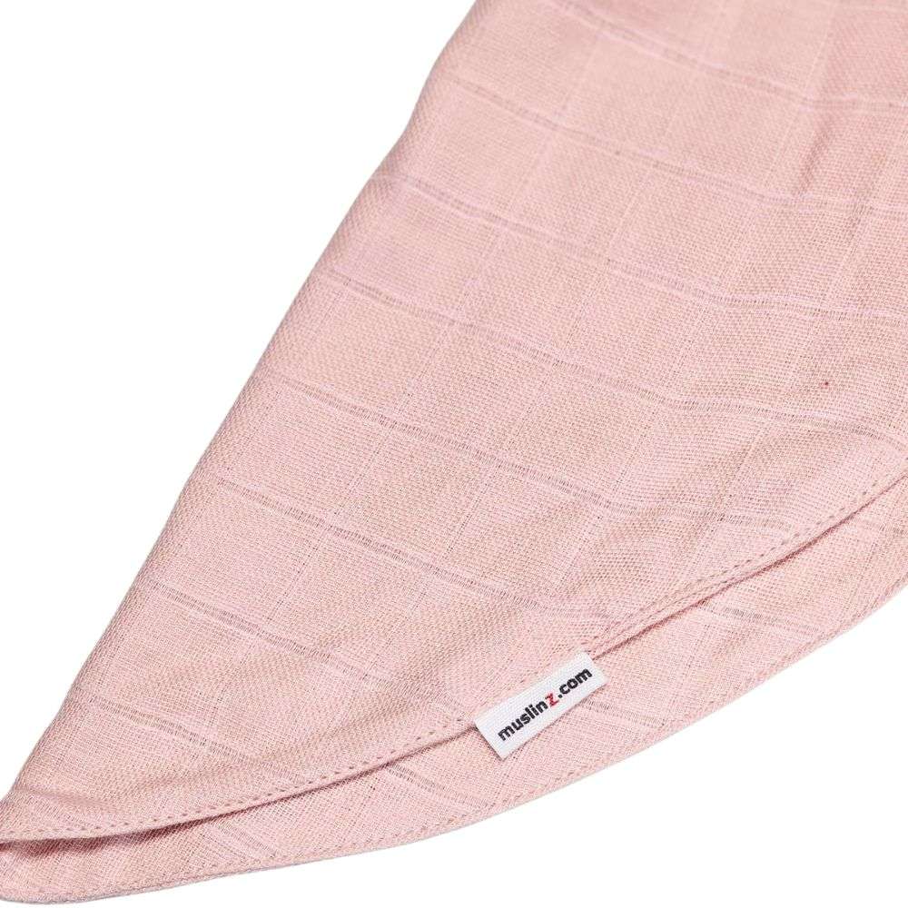 Muslinz Mini Muzi -Pale Pink. Pink textured fabric muslin with a visible brand label Muslinz on a white background