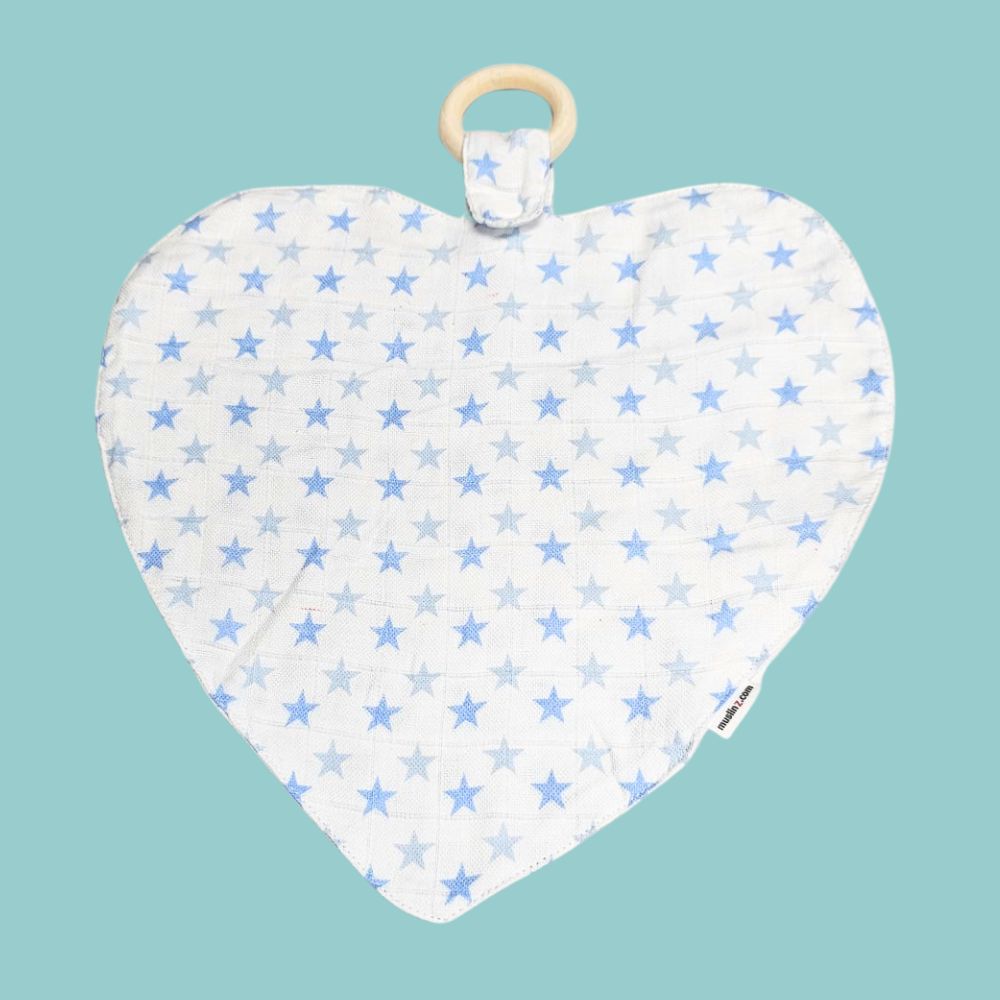 Muslinz Mini Muzi - Blue Star. Heart-shaped baby teether with blue star pattern on a light blue background