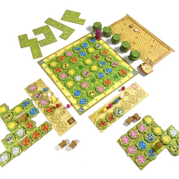 Queenz Board Game by Mandoo Games - board