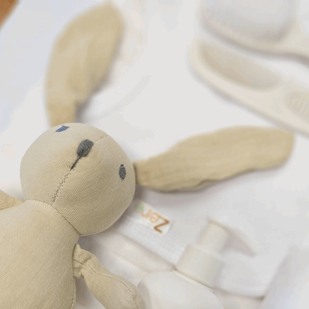 Welcome Baby Gender Neutral Kraft Gift Box - closeup