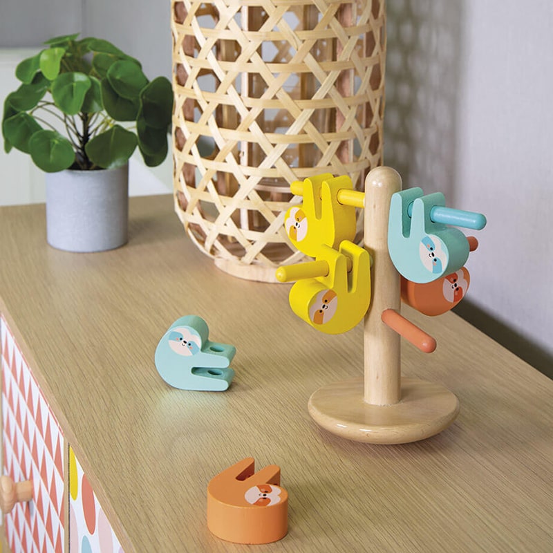 Janod WWF Balancing Colored Sloths. It's nap time for our friends the sloths - but be careful - each one has to sleep on its own, colour-coded branch (blue, yellow or orange) and they all have to stay on their favourite rocking tree without knocking the others down!