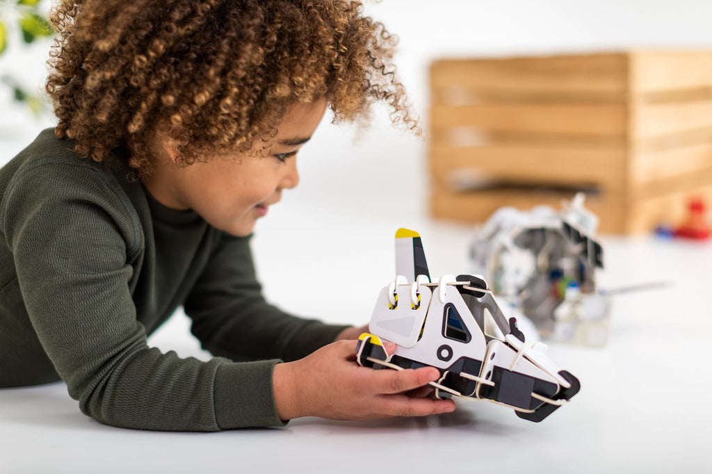 This brilliant Space Ranger Eco-Friendly Build and Play Set by Playpress has 40 pieces, and is also fully compatible with the space station and the space character set.