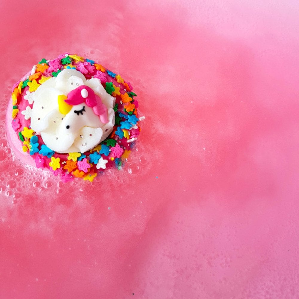 Pop this magical beauty in your bath and watch as she glides around, releasing rays of geranium & frankincense essential oils and multi-coloured sugar decoration stars! With shea butters to smooth and sooth - a real treat for your skin! 160g.