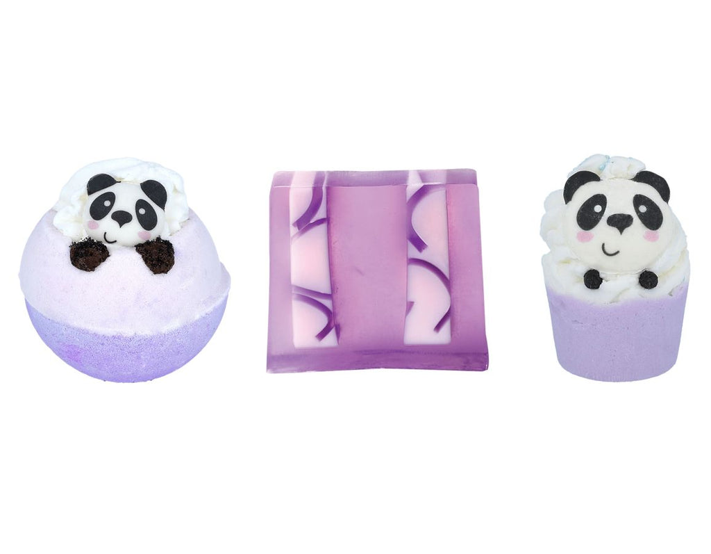 Bursting with floral and juicy berried fragrances this gorgeous gift set contains blasters, mallow, creamer and soap, all made with pure essential oils.