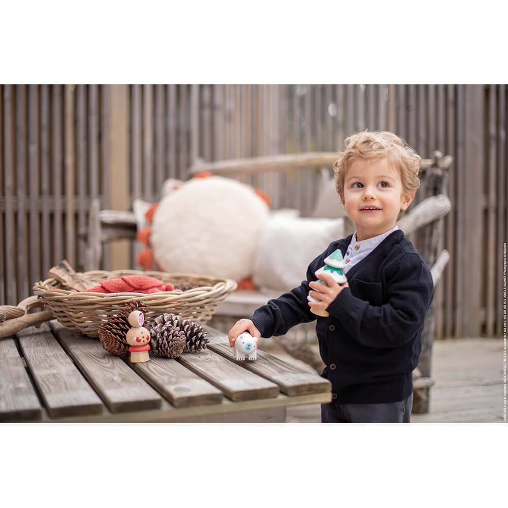 Janod I Am Learning To Use A Screw - Artic Set - This fab Artic wooden playset by Janod is great toy that will help foster dexterity. Janod. Say It Baby Gifts. Suitable for age18 months and over