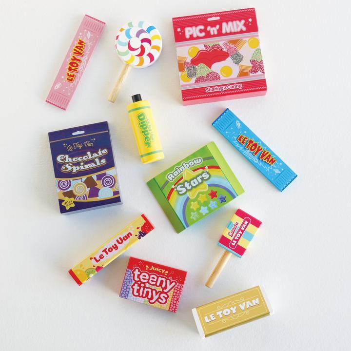 Take a trip down memory lane with this nostalgic Pic 'n' Mix set by Le Toy Van. Retro sweet fun! For age 2 +